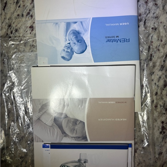 Respronics Heated Humidifier accessories and carry case 1422 hours - Picture 8 of 15